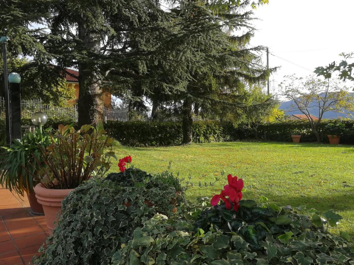 Independent Apartment With A Fabulous Patio - Casa Penny Cisano sul Neva Luaran gambar
