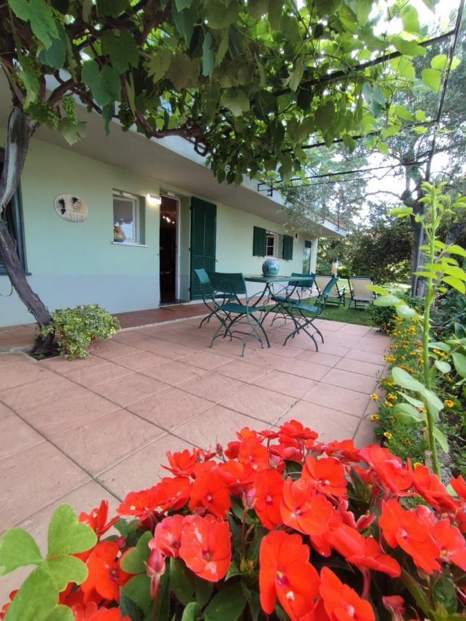 Independent Apartment With A Fabulous Patio - Casa Penny Cisano sul Neva Luaran gambar