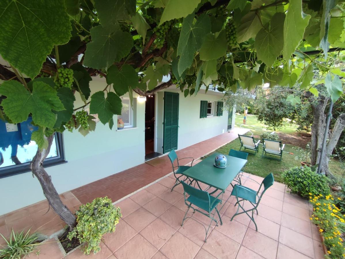 Independent Apartment With A Fabulous Patio - Casa Penny Cisano sul Neva Luaran gambar